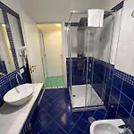 E Flat Park And Pool Holiday home *