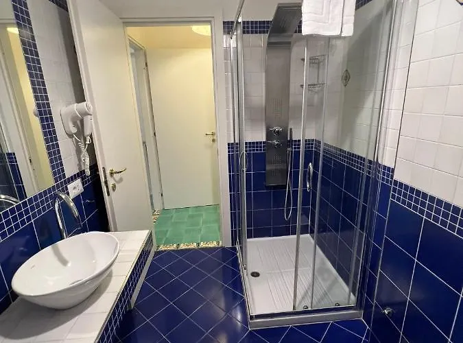 E Flat Park And Pool Holiday home *