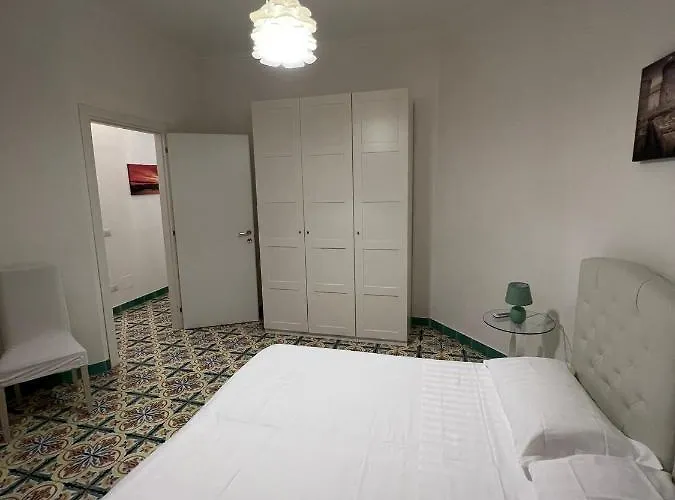 E Flat Park And Pool Holiday home *