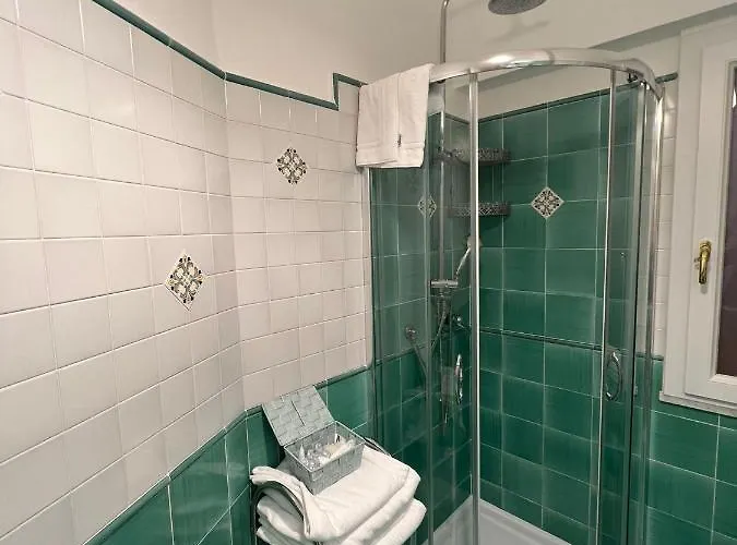 E Flat Park And Pool Holiday home Sorrento