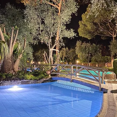 E Flat Park And Pool * 索伦托